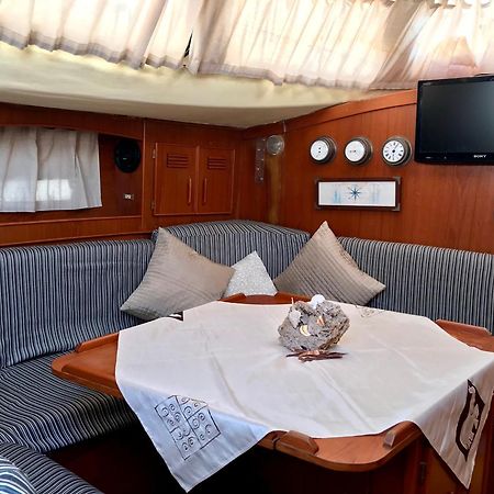 Sleep & Boats Barcelona City Сант Адриа де Бесос Екстериор снимка