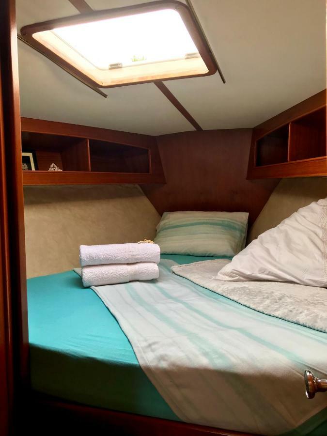 Sleep & Boats Barcelona City Сант Адриа де Бесос Екстериор снимка