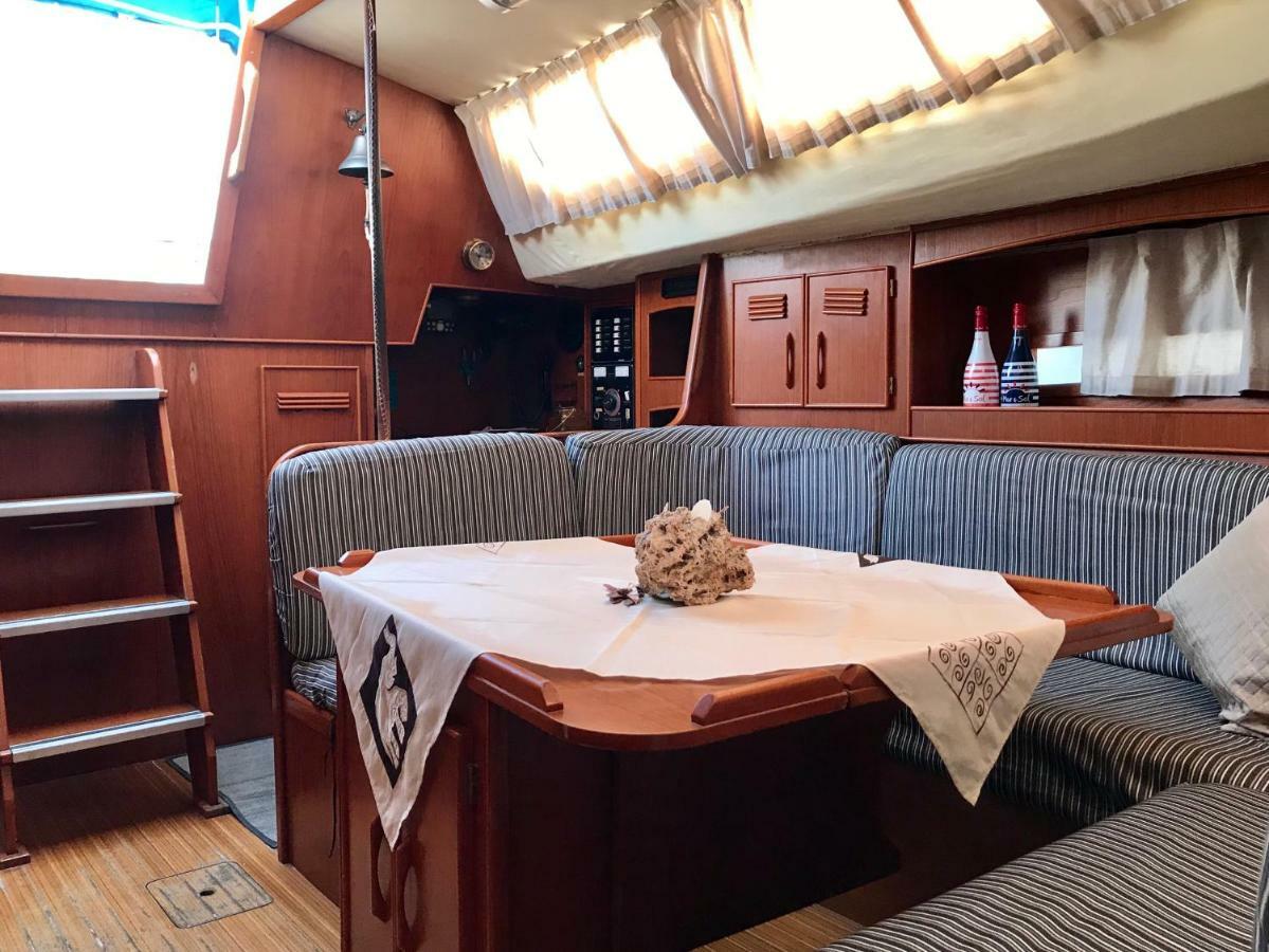 Sleep & Boats Barcelona City Сант Адриа де Бесос Екстериор снимка
