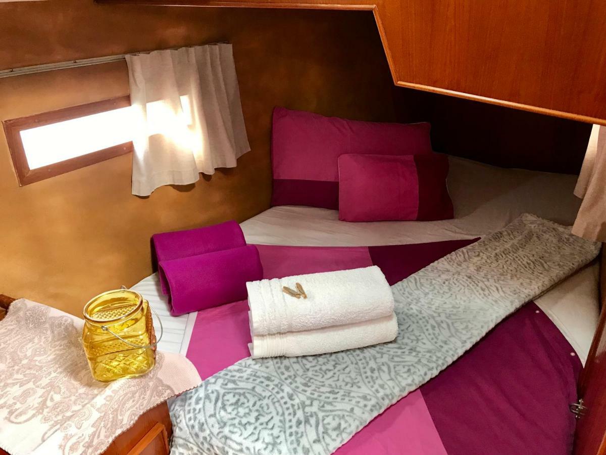 Sleep & Boats Barcelona City Сант Адриа де Бесос Екстериор снимка