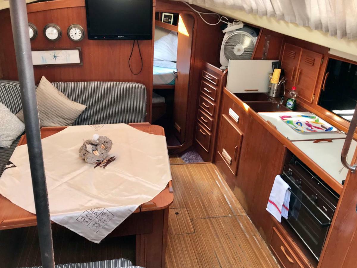 Sleep & Boats Barcelona City Сант Адриа де Бесос Екстериор снимка