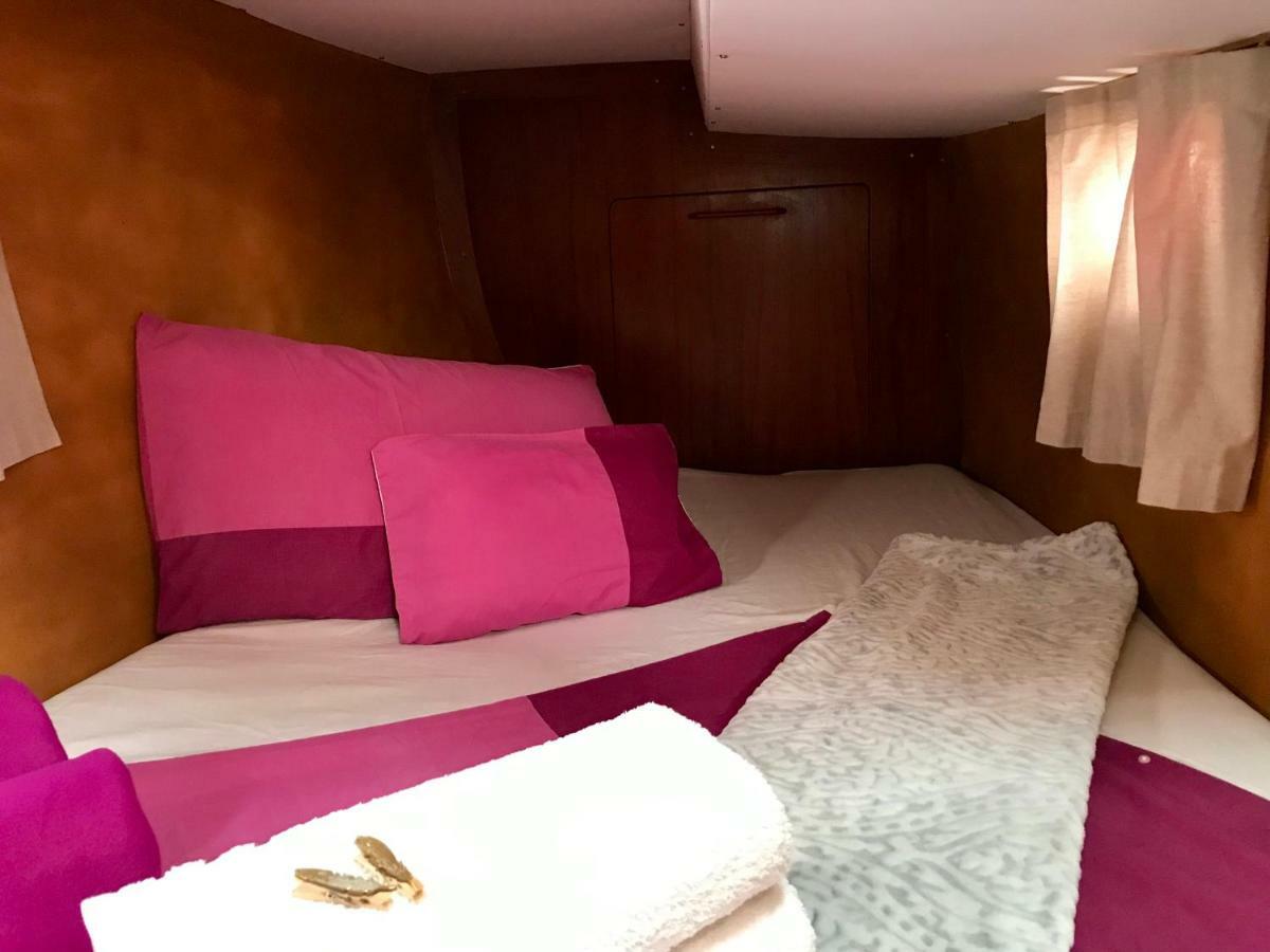 Sleep & Boats Barcelona City Сант Адриа де Бесос Екстериор снимка