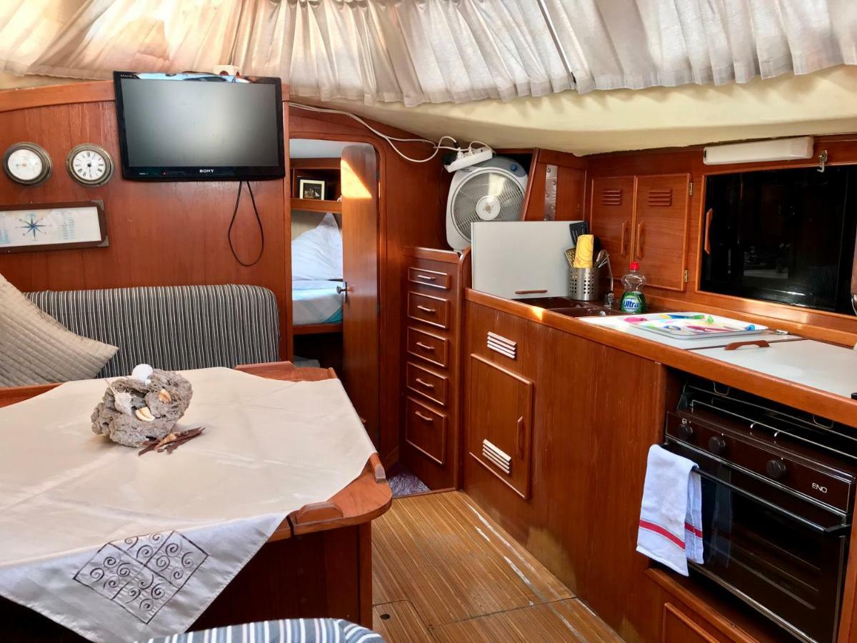 Sleep & Boats Barcelona City Сант Адриа де Бесос Екстериор снимка